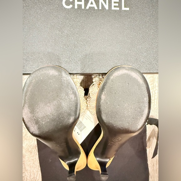CHANEL Pearl and Beige Slip-On Kitten Heel Sandals EUC - Picture 10 of 14
